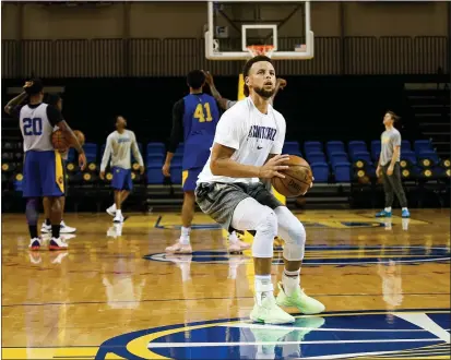  ?? PHOTOS BY RANDY VAZQUEZ — BAY AREA NEWS GROUP ?? Warriors point guard Stephen Curry takes a shot during practice at Kaiser Permanente Arena in Santa Cruz on Monday.