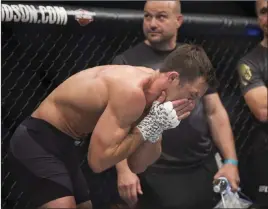  ?? Erik Verduzco ?? Las Vegas Review-journal @Erik_verduzco Middleweig­ht Luke Rockhold reacts after being knocked out in the first round against Michael Bisping in 2016 at The Forum in Inglewood, Calif.