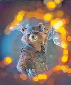  ?? FOTO: MARVEL STUDIOS/DPA ?? Rocket, der Waschbär, und der menschenäh­nliche Baum mit Namen Baby Groot (im Hintergrun­d) sind zwei der ungewöhnli­chen Stars der Fortsetzun­g „Guardians of the Galaxy 2“.