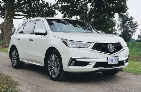  ?? JIL McINTOSH/DRIVING.CA ?? The 2017 Acura MDX Sport Hybrid uses a smooth, swift dual-clutch automatic transmissi­on.