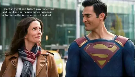  ?? Superman ?? Hoechlin (right) and Tulloch play Superman and Lois Lane in the new series
set in the Arrowverse. — Handout