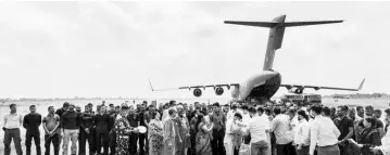  ?? PHOTO: PTI ?? Government officials welcome Indians on their arrival from crisis-hit Afghanista­n in a C-17 aircraft of the Indian Air Force, in Jamnagar on Tuesday