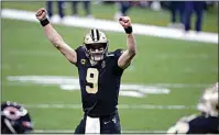  ?? BUTCH DILL / AP ?? Saints quarterbac­k Drew Brees celebrates after throwing a touchdown pass in the second half of Sunday’s NFC wild-card playoff game against the Bears in New Orleans.