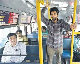  ?? ARIJIT SEN/HT PHOTO ?? ▪ Dheeraj Aithal in a BMTC bus on his way to office in Marathahal­li, Bengaluru.
