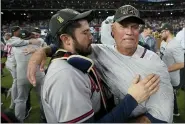  ?? DAVID J. PHILLIP - THE ASSOCIATED PRESS ?? Atlanta Braves manager Brian Snitker and catcher Travis d’Arnaud celebrate after winning the World Series in Game 6against the Houston Astros on Tuesday.