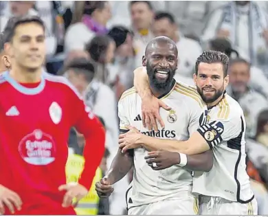  ?? CHEMA MOYA / EFE ?? Antonio Rüdiger, exultante tras su gol con el Real Madrid.