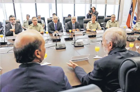  ??  ?? ► Ayer, en la Fiscalía Nacional, se realizó una mesa de trabajo para hablar sobre la violencia rural en la macrozona sur del país.