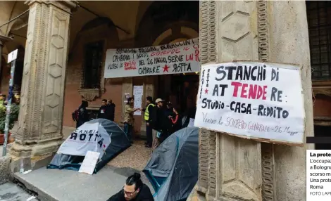  ?? FOTO LAPRESSE ?? La protesta L’occupazion­e a Bologna lo scorso maggio Una protesta a Roma