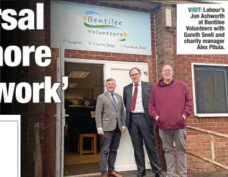  ?? ?? VISIT: Labour’s Jon Ashworth at Bentilee Volunteers with Gareth Snell and charity manager Alex Pitula.