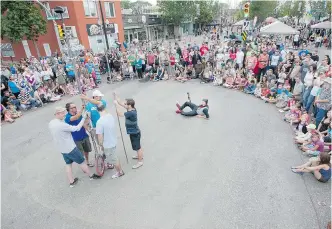  ??  ?? Street performer Jamey Mossengren of UniProShow gathers a crowd of spectators.