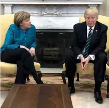  ?? Evan Vucci/Associated Press ?? Merkel e Trump em encontro na sexta (17) na Casa Branca