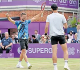  ?? ?? SJAJNI HRVATSKI PAR Mektić i Pavić nastavljaj­u s pobjedama na Wimbledonu, u osmini finala bili su bolji od Britanca Glasspoola i Finca Heliovaare