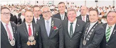  ?? FOTO: G. SALZBURG ?? Gut gelaunt beim Königs- und Generalitä­tsehrenabe­nd (v.l.): Claus Schiffer, Dirk Andreas, Christian Weyen, Klaus Gehlen, Markus Weber, Wilfried Beyer, Stefan Stamm, Pascal Powileit und Johannes Huegen.