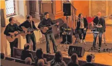  ?? FOTO: PFARRAMT TROCHTELFI­NGEN ?? Bevor die Andreaskir­che in Trochtelfi­ngen für ein Jahr schließt, haben fünf Gitarriste­n dort ein Konzert gegeben.