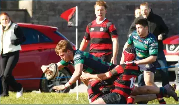  ?? ?? Player of the Match, David Stinson scores his 2nd try for Clogher Valley against Tullamore
Inset below, Valley scrum half, Matthew Bothwell hands off the Tullamore defender