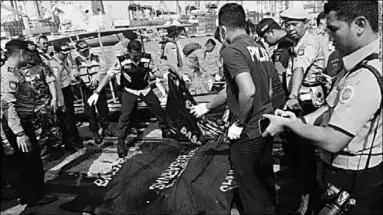  ??  ?? Members of a rescue team line up body bags at the port in Tanjung Priok, North Jakarta. Rescue workers have retrieved six bodies from the site where the Lion Air flight JT 610 reportedly crashed. (Photo: Getty Images)