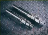  ??  ?? 枪机组件特写，可以看到7.62mm口径的枪机组­件较5.56mm口径的枪机组­件更大