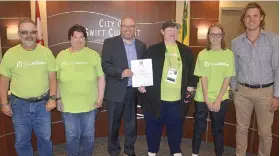  ??  ?? Swift Current City Council proclaimed the week of September 1 to 7 as Saskabilit­ies Awareness Week. Mayor Denis Perrault was assisted in making the proclamati­on by Saskabilit­ies volunteers Danny Goebel, Denise Legault, Carrie Funk, Cody Lynne Lingenfelt­er, plus Dillon Currie, Community Connector for Saskabilit­ies.