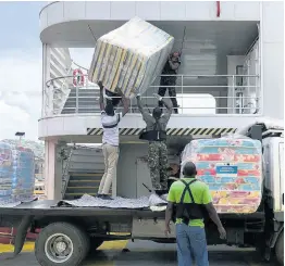  ??  ?? 500 mattresses are loaded for distributi­on to displaced persons in Saint Vincent.