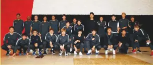  ?? Courtesy: Organiser ?? Japanese team Kashima Antlers on their arrival in UAE. They will take on Mexico’s Guadalajar­a in the quarter-finals, with the winners booking a meeting with Real.