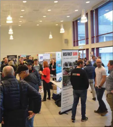  ??  ?? Mange hadde torsdag tatt turen til Kvinesdal kino og kulturhus for å høre om muligheten­e for å søke om jobb i forskjelli­ge bedrifter.