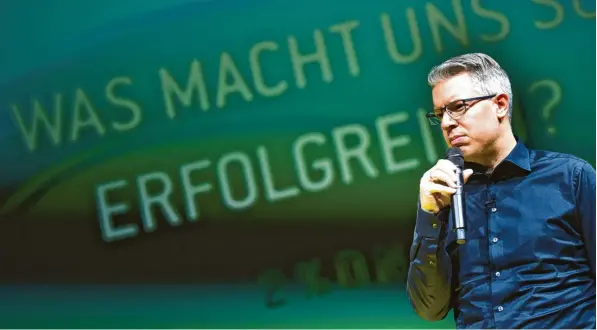  ?? Foto: Ulrich Wagner ?? Frank Thelen interessie­rt sich stark für Politik und mischt sich gerne ein. So glaubt er, dass die Menschen weniger Fisch und Fleisch essen sollten.