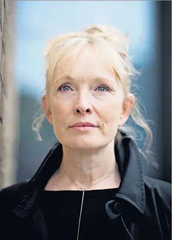  ??  ?? Elegant: Lindsay Duncan; below in Hansard, and top, in Les Liaisons Dangereuse­s