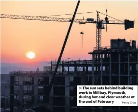  ?? Penny Cross ?? &gt; The sun sets behind building work in Millbay, Plymouth, during hot and clear weather at the end of February