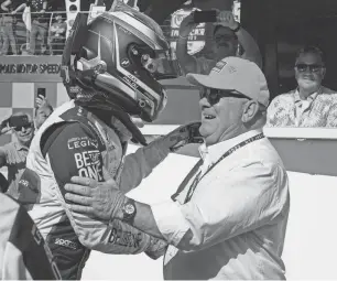  ?? MICHAEL CONROY/AP ?? Alex Palou, left, celebrates with car owner Chip Ganassi during qualificat­ions for the Indianapol­is 500 on Sunday.