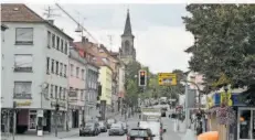  ?? FOTO: BECKERBRED­EL ?? Die Hochstraße in Saarbrücke­n-Burbach führt durch ein mancherort­s sozial benachteil­igtes Stadtviert­el.