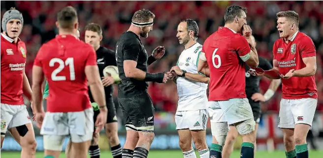  ?? CHRIS SKELTON/STUFF ?? French referee Romain Poite talks to All Blacks captain Kieran Read about his controvers­ial accidental offside decision in the third test at Eden Park last week.