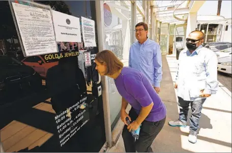  ?? Al Seib Los Angeles Times ?? JENNIFER SNITKO, left, her husband, Paul Snitko, and Joseph Ruiz outside U.S. Private Vaults in Beverly Hills, where they had rented safe-deposit boxes. Ruiz’s life savings — $57,000 in cash — was seized by the FBI, which has rejected his requests for its return.