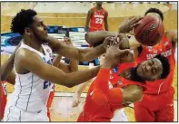  ?? AP/NATI HARNIK ?? Syracuse’s Oshae Brissett (right) and Duke’s Marques Bolden battle for a rebound in the Blue Devils’ 69-65 victory over Syracuse. Duke will meet Kansas on Sunday in the regional final.