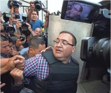  ?? MOISES CASTILLO, AP ?? Former governor Javier Duarte of Mexico’s Veracruz state boards a police van after a hearing April 19 in Guatemala City.