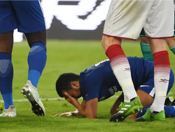  ?? (Getty) ?? Pedro holds his head after colliding with Arsenal 'keeper David Ospina