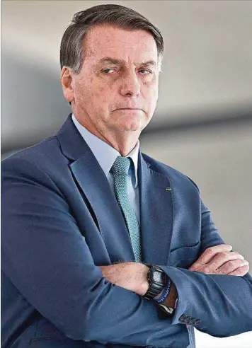  ??  ?? BOLSONARO. “No aceptaré intimidaci­ones. Seguiré ejerciendo mi derecho a la libre expresión”, dijo el martes.