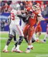  ?? RICK SCUTERI/ASSOCIATED PRESS ?? Clemson’s Christian Wilkins (42) and Ohio State’s Isaiah Prince shove each other during the Fiesta Bowl.