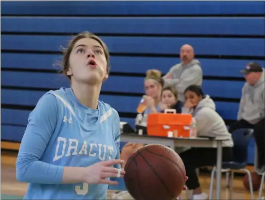  ?? JULIA MALAKIE — LOWELL SUN ?? Ashlee Talbot at Dracut High girls basketball practice in preparatio­n for the MIAA Division 2state final Saturday at the Tsongas Center. The Middies will face Foxboro.