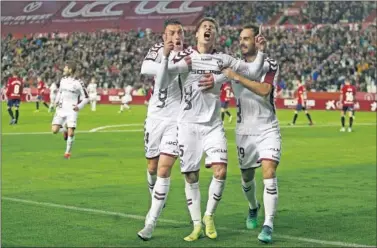  ??  ?? ALEGRÍA. Los jugadores del Albacete celebran un gol anotado al Osasuna en la jornada 17.