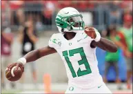  ?? Jay LaPrete / Associated Press ?? Oregon quarterbac­k Anthony Brown throws against Ohio State on Saturday.