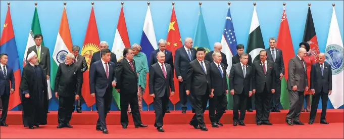  ?? XU JINGXING / CHINA DAILY ?? President Xi Jinping and leaders attending the 18th Shanghai Cooperatio­n Organizati­on Summit pose for a group photo on Sunday in Qingdao, Shandong province.