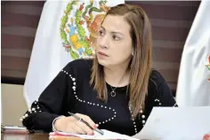  ??  ?? Líder. Sonia Villarreal habló fuerte sobre el problema de las concesione­s de taxi.