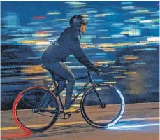  ?? FOTO: REVOLIGHTS/DPA-TMN ?? Bei Revolights sorgen je vier LED-Kammern für weiße und rote Beleuchtun­g am Fahrrad.