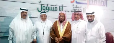  ??  ?? الشيخ المطلق في نادي مكة الثقافي األدبي بحضور عدد من المثقفين بالعاصمة المقدسة.