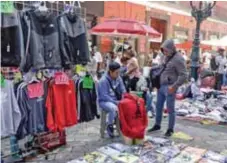  ?? / ENFOQUE ?? Desbordado­s. Informales invaden Centro Histórico.