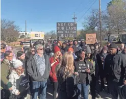  ?? GORMAN/THE NORMAN TRANSCRIPT VIA AP
REESE ?? Supporters of Julius Jones rally Thursday outside Oklahoma State Penitentia­ry in Norman, Okla., before Jones’ scheduled death sentence.