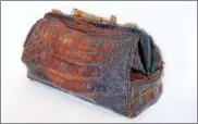  ?? NEW YORK STATE MUSEUM ?? This alligator-skin satchel, used by women’s right pioneer Susan B. Anthony, is among the items included in a new exhibit at the New York State Museum recognizin­g the centennial of women earning the right to vote in New York state.