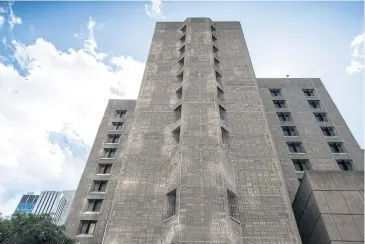  ?? REUTERS ?? A view of the Metropolit­an Correction­al Centre jail where financier Jeffrey Epstein was found dead on Saturday.