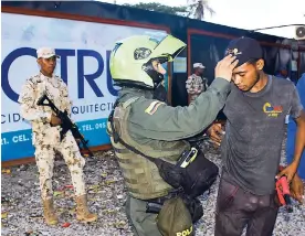  ?? HéCTOR PALACIO Y CORTESíA ?? La labor combinada de vigilancia en Riohacha arrancó desde la tarde de ayer.