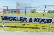  ?? FOTO: DPA ?? Stammsitz von Handfeuerw­affenherst­eller Heckler & Koch in Oberndorf am Neckar: Flugblätte­r gegen Waffenexpo­rte.